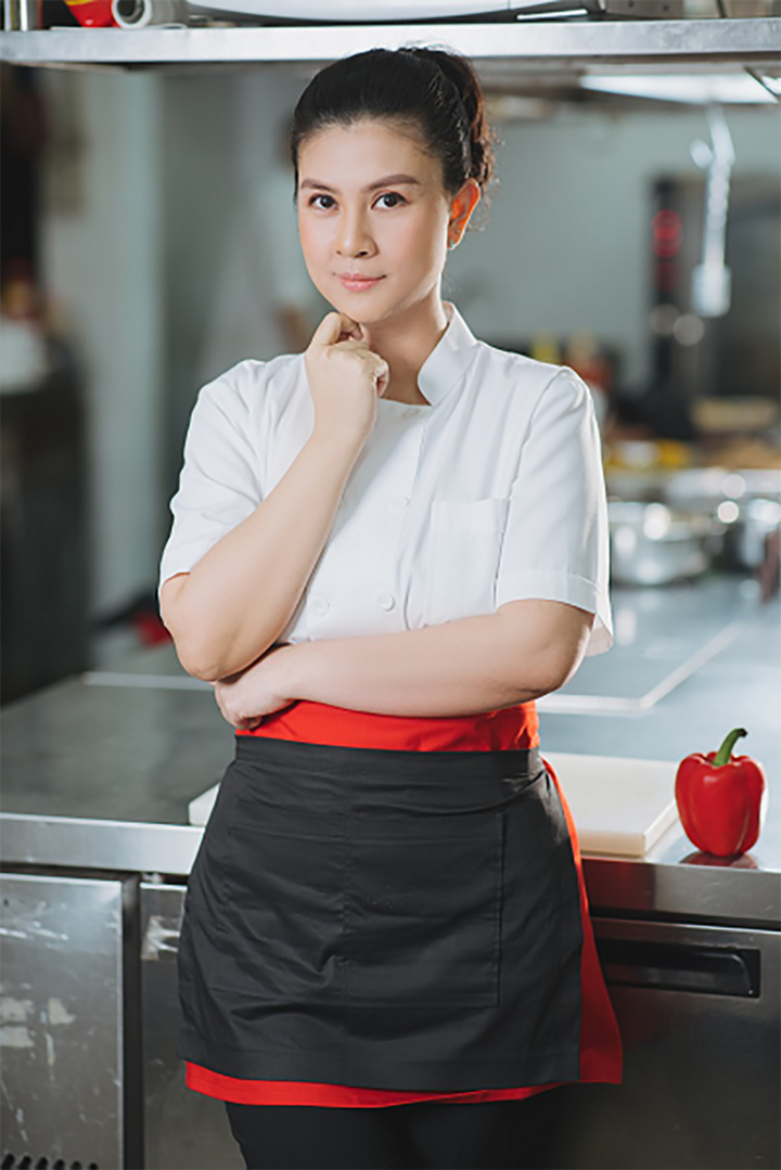 Kim Thư mở nhà hàng để gây dựng lại sự nghiệp.