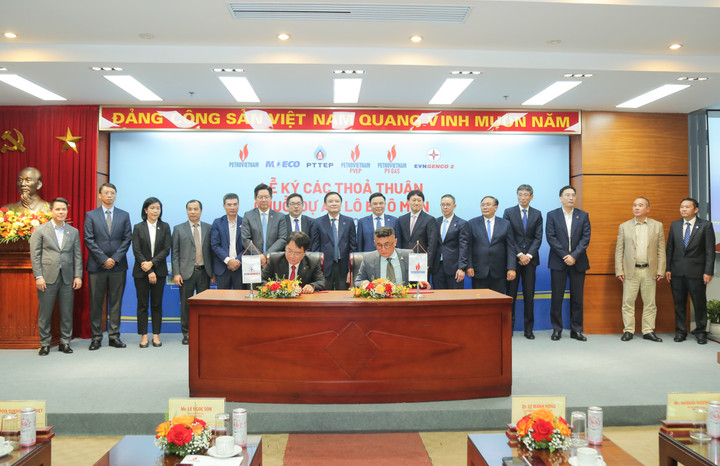 Ký kết Hợp đồng bán khí Lô B giữa bên bán (Petro Vietnam) với bên mua (EVNGENCO2).