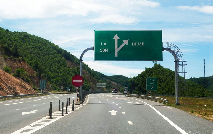 Cao tốc Cam Lộ - La Sơn. (Ảnh: Nguyễn Vương)