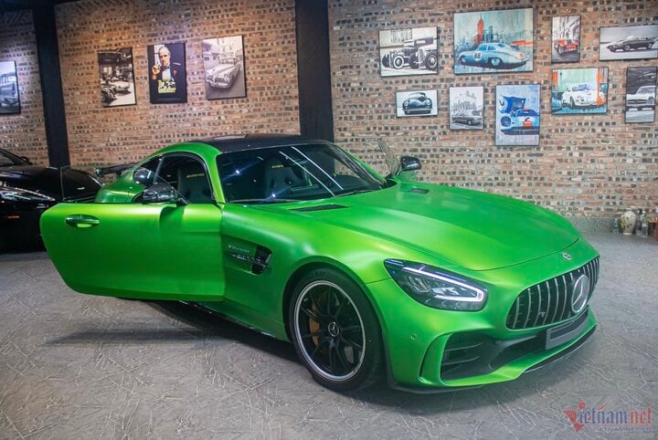 Lý do siêu xe Mercedes-AMG GT R nhập tư nhân đắt hơn chính hãng tới 4 tỷ đồng