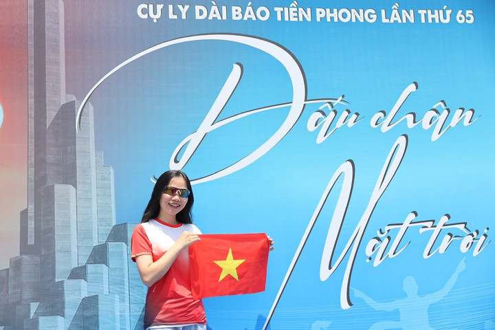 Có khoảng 11.000 VĐV tham dự giải Tiền Phong Marathon 2024.