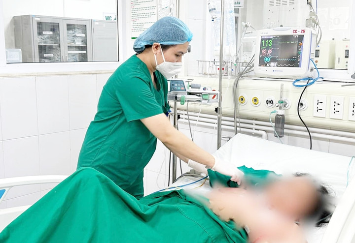 Bệnh nhân được theo dõi điều trị tại Bệnh viện Bệnh nhiệt đới Trung ương. (Ảnh: BVCC)