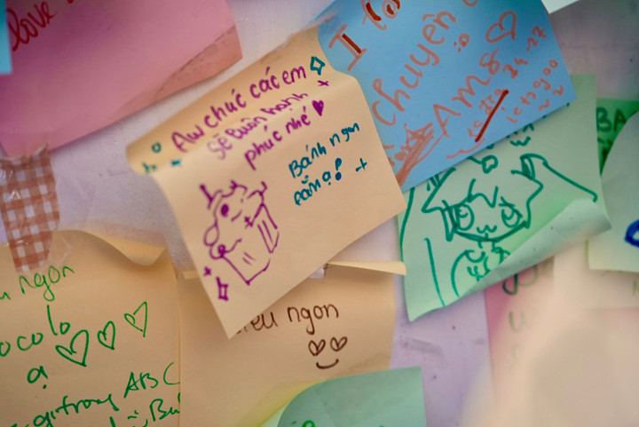 Học sinh THPT Hà Nội - Amsterdam bán hơn 2.000 chiếc bánh giúp đỡ trẻ em nghèo - 2