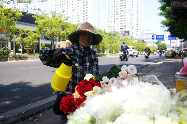 Thời tiết TP.HCM ngày 2/4, trời nhiều mây, nắng nóng gay gắt.
