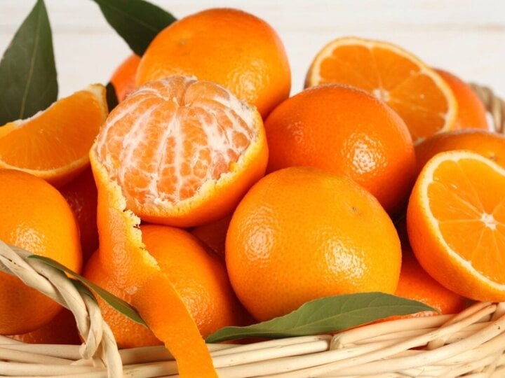 Không nên ăn hay uống nước cam khi đói bụng.
