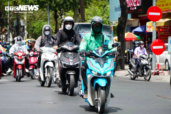 Nắng nóng vẫn tiếp diễn tại TP.HCM