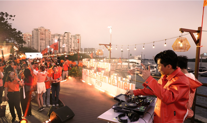 Cách kể chuyện bằng âm nhạc của FWD nhận được nhiều lời khen trong buổi ra mắt chiến dịch (Nguồn ảnh: FWD).