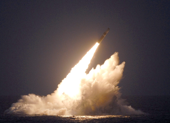 Hải quân Mỹ phóng tên lửa đạn đạo Trident II. (Ảnh: Hải quân Mỹ)
