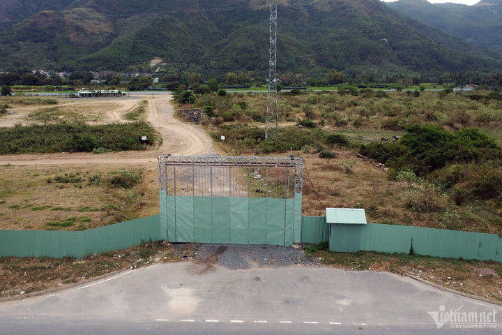 Khu đô thị do Công ty Phúc Sơn làm chủ đầu tư sau gần chục năm vẫn còn bãi đất trống.