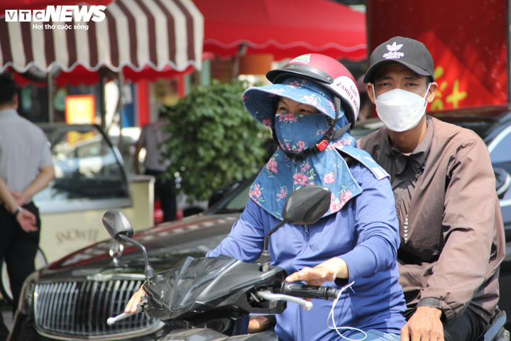 Thời tiết TP.HCM ngày 6/4, nắng nóng với nền nhiệt độ cao nhất phổ biến 37 độ C.