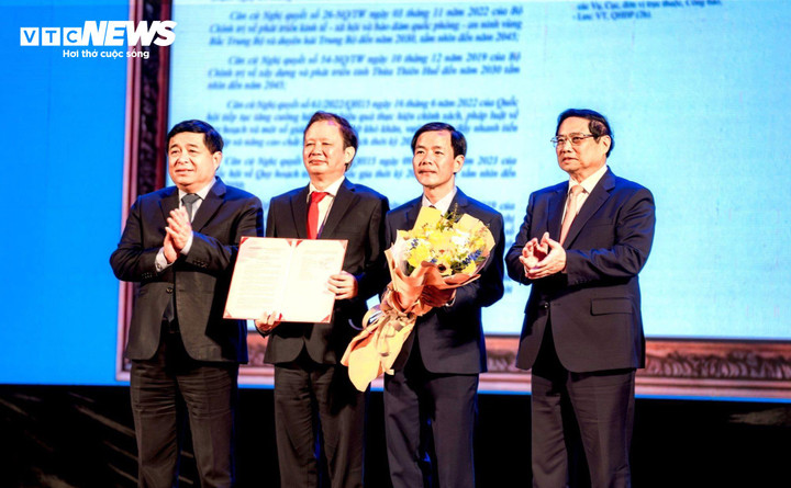 Thủ tướng Phạm Minh Chính trao quyết định phê duyệt quy hoạch Thừa Thiên-Huế thời kỳ 2021-2030, tầm nhìn đến năm 2050.