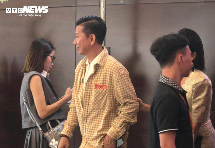 HLV trưởng đội U23 Việt Nam - ông Hoàng Anh Tuấn đến dự lễ cưới của học trò cũ.