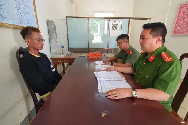 Khởi tại cơ quan công an. (Ảnh: SĐ)