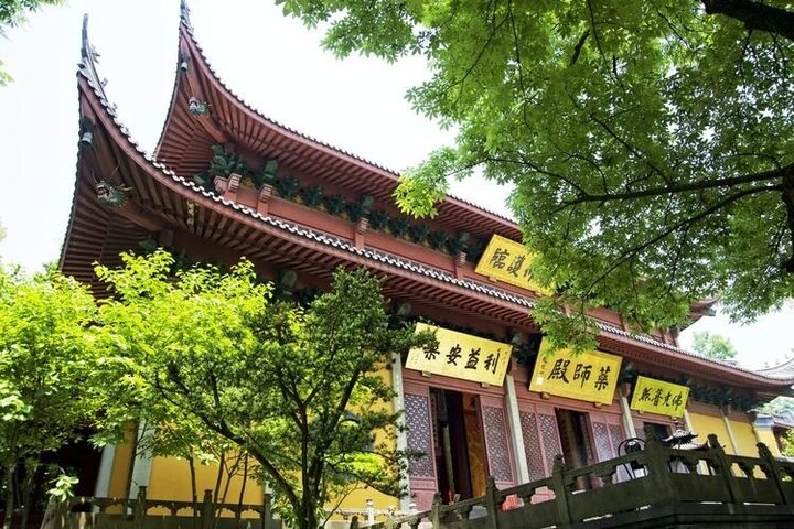 Chùa Linh Ẩn được mệnh danh là ngôi chùa số 1 ở Giang Nam nhờ lịch sử lâu đời, phong cảnh hữu tình cùng di sản văn hóa sâu sắc.
