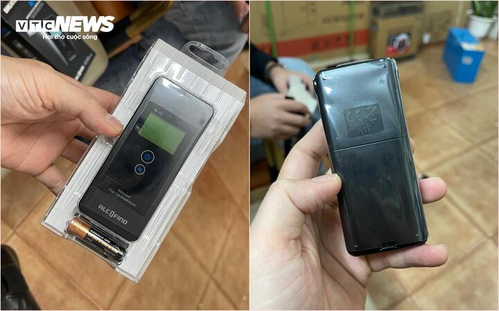 Cận cảnh chiếc máy đo nồng độ cồn trong hơi thở có giá hơn 3 triệu đồng.