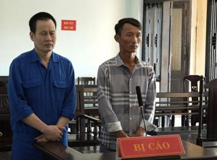 Hai bị cáo tại phiên toà chiều 8/4. (Ảnh: H.L)