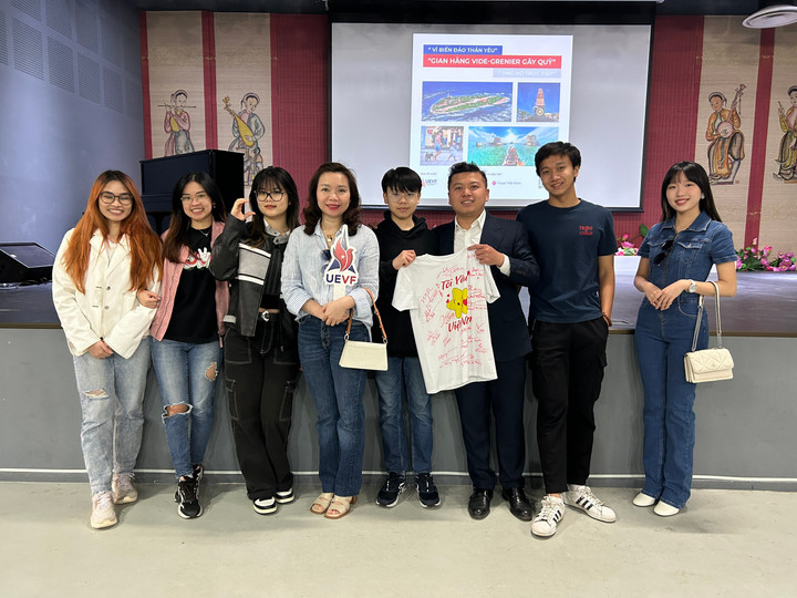 Hiện có hơn 15.000 thanh niên, sinh viên Việt Nam đang sinh sống, học tập và làm việc tại Pháp.