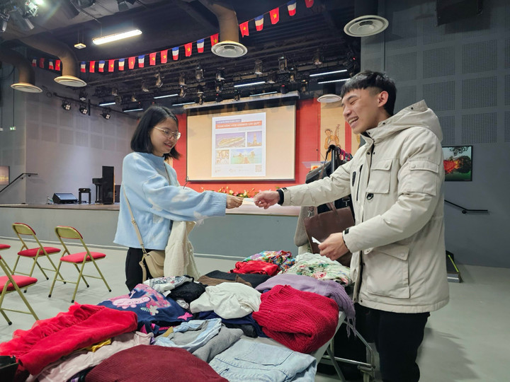 Toàn bộ số tiền ủng hộ được sẽ được đại diện Hội Sinh viên Việt Nam tại Pháp trực tiếp mang về và trao hỗ trợ tại quần đảo Trường Sa. Số tiền từ hoạt động này sẽ được sử dụng để mua máy lọc nước biển, trồng cây xanh phủ xanh đảo hoặc trao trực tiếp cho con em các gia đình chiến sĩ đang công tác tại đảo và các gia đình đang sinh sống tại đảo vào dịp cuối tháng 04/2024.