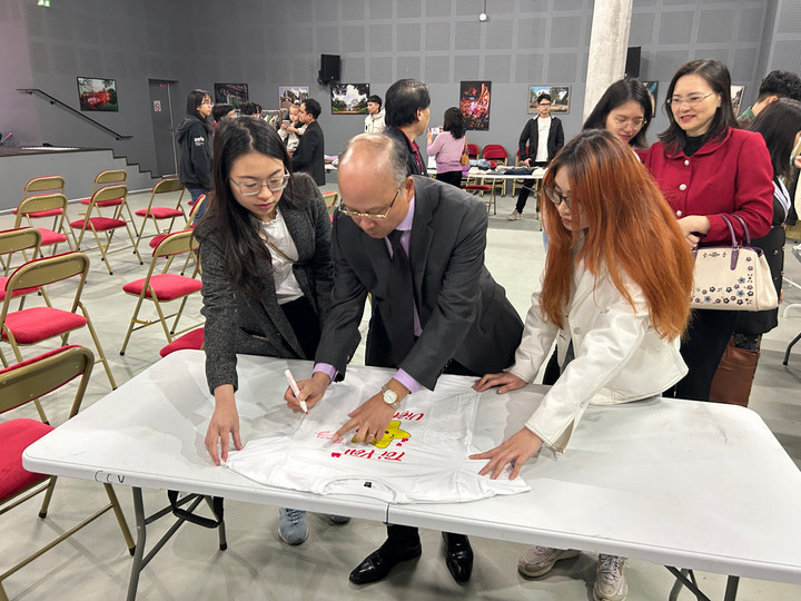 Gây quỹ biển đảo quê hương Hoàng Sa và Trường Sa ở Pháp - 7