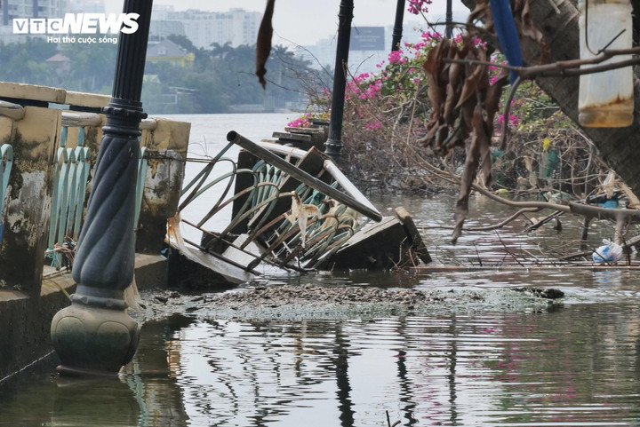 Sạt lở ở bờ kè Thanh Đa.