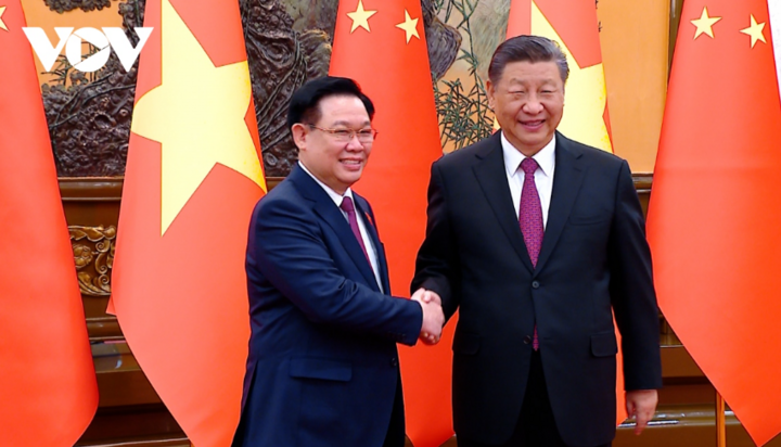 Chủ tịch Quốc hội Vương Đình Huệ hội kiến Tổng Bí thư, Chủ tịch nước Trung Quốc Tập Cận Bình trong khuôn khổ chuyến thăm chính thức nước CHND Trung Hoa từ 7 - 12/4.