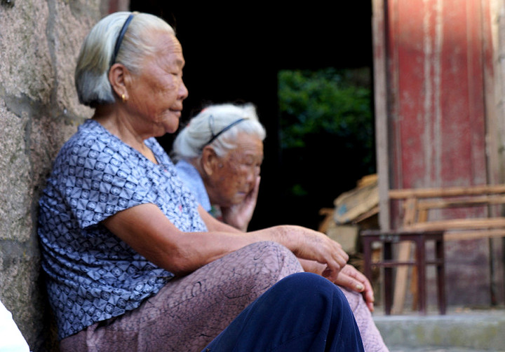 Tuổi già của nhiều người trở nên buồn bã, cô đơn vì con cháu bất hiếu. (Ảnh minh họa: Pxhere)