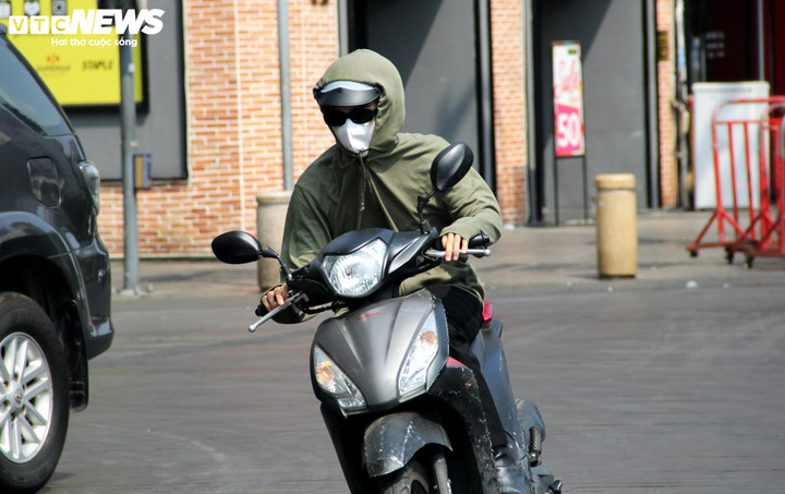 Thời tiết TP.HCM ngày 8/4, có mây, nắng nóng, có nơi nắng nóng gay gắt.