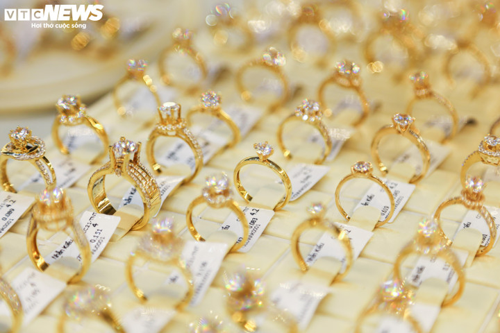 Giá vàng nhẫn lại lập đỉnh mới. (Ảnh: Minh Đức).