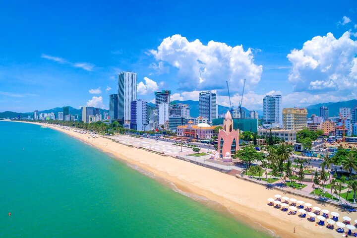 Nha Trang luôn lọt top thành phố đáng sống nhất Việt Nam. (Ảnh: iVIVU)