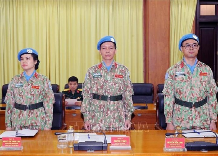 Các sĩ quan tại buổi lễ nhận Quyết định của Chủ tịch nước. (Ảnh: Trọng Đức/TTXVN)