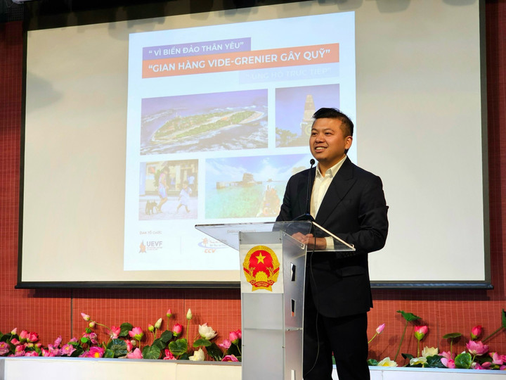 Anh Nguyễn Phan Bảo Thuỵ - Phó Chủ tịch Liên hiệp Hội thanh niên sinh viên Việt Nam tại châu Âu, Chủ tịch Hội Sinh viên Việt Nam tại Pháp chia sẻ đây là cơ hội để tất cả mọi người dù có điều kiện hay không có điều kiện đều có cơ hội đóng góp một phần của mình hướng về quê hương đất nước.