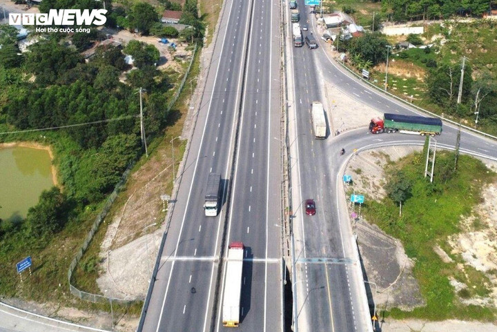 Việc cấm xe trên cao tốc đang dồn rủi ro tai nạn từ cao tốc về cho Quốc lộ 1A.