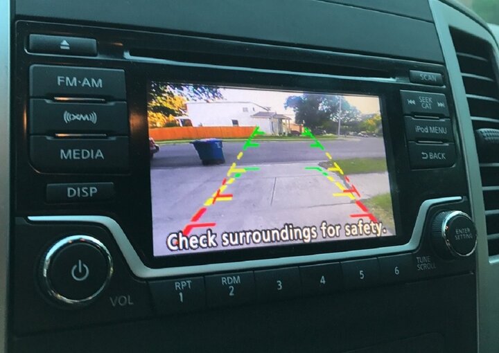 Camera lùi ô tô truyền tải trực tiếp hình ảnh cho người lái. (Ảnh minh họa).