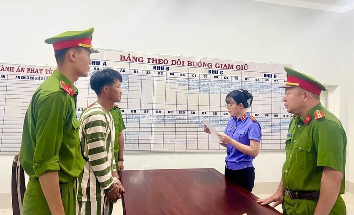 Lực lượng chức năng thực hiện lệnh bắt giữ Hà Nam Định.