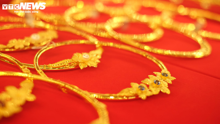 Trong ngày 9/4, giá vàng miếng tăng thêm khoảng 2,4 triệu đồng/lượng, vàng nhẫn tăng khoảng 3,3 triệu đồng/lượng.