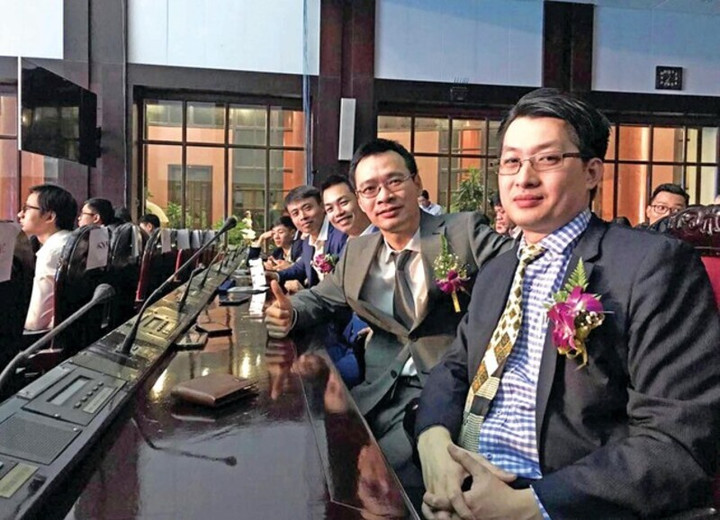 Các thành viên trong nhóm nghiên cứu ứng dụng VietSearch.