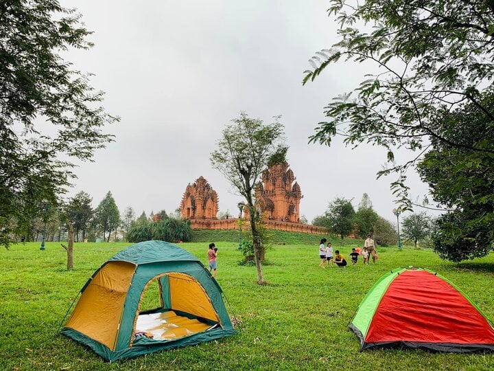 Đây là một điểm đến lý tưởng để tổ chức cắm trại. (Ảnh: Traveloka)