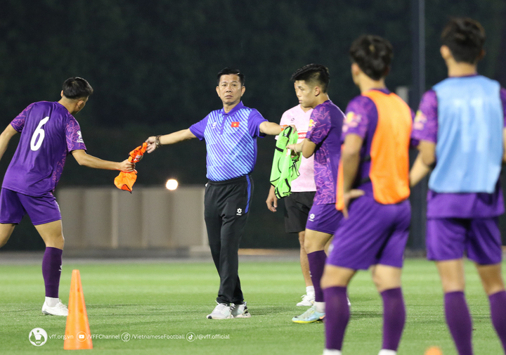 U23 Việt Nam tập nhẹ trong buổi luyện quân đầu tiên tại Qatar.