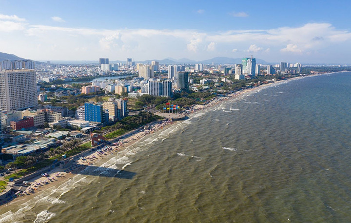Vũng Tàu được biết đến là thành phố biển với nhiều bãi tắm đẹp, nước biển trong xanh cùng hệ sinh thái sinh vật biển đa dạng. (Ảnh: baodautu.vn)