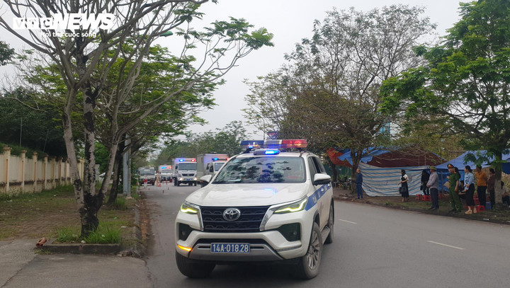 Phiên tòa dự kiến xét xử trong 3 ngày, từ 10 – 12/4, tại Phòng xử án số 1 – Trụ sở TAND tỉnh Quảng Ninh, phường Cao Xanh, TP Hạ Long. Sau phần thực hiện các thủ tục khai mạc phiên tòa, thẩm tra căn cước, lý lịch tư pháp của các bị cáo, người có quyền, nghĩa vụ liên quan, đại diện Viện KSND tỉnh Quảng Ninh công bố cáo trạng truy tố các bị cáo liên quan.