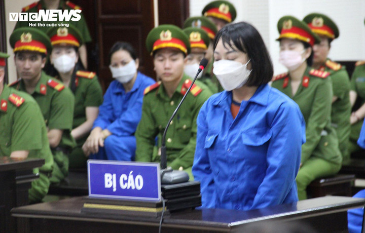 Vợ chồng Trương Xuân Đước bị tòa án đưa ra xét xử về các tội: Mua bán trái phép hóa đơn, chứng từ thu nộp ngân sách nhà nước và Đưa hối lộ.