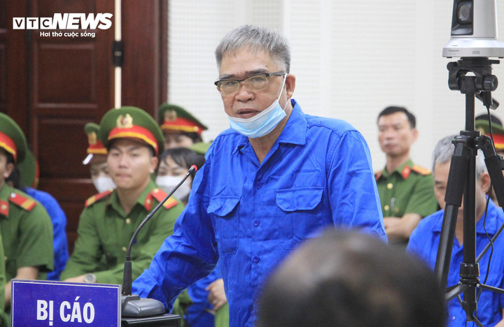 Bị cáo Đỗ Hữu Ca khai trước tòa.