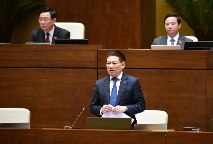 Bộ trưởng Tài chính Hồ Đức Phớc tại phiên chất vấn và trả lời chất vấn của Ủy ban Thường vụ Quốc hội. (Ảnh: quochoi.vn)