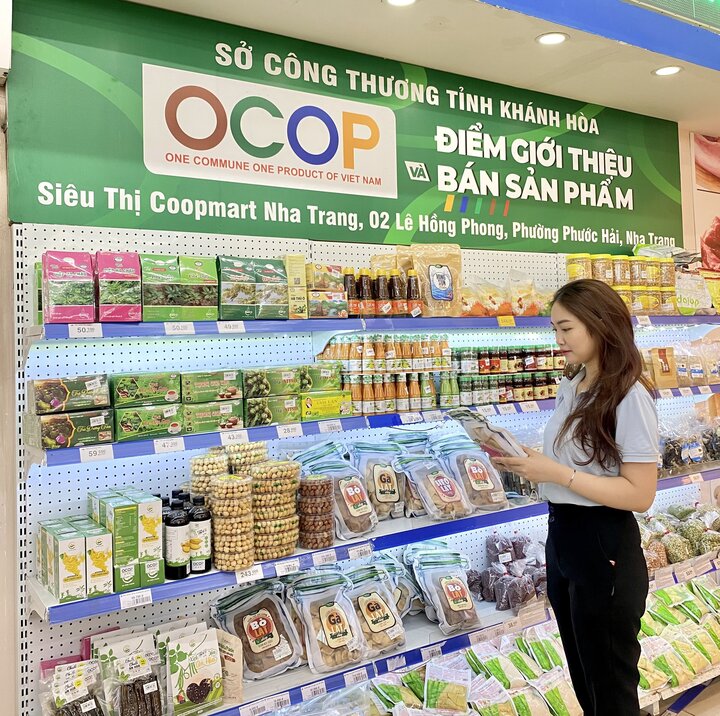 Hàng OCOP được Co.opmart, Co.opXtra trưng bày và giới thiệu đến khách hàng.