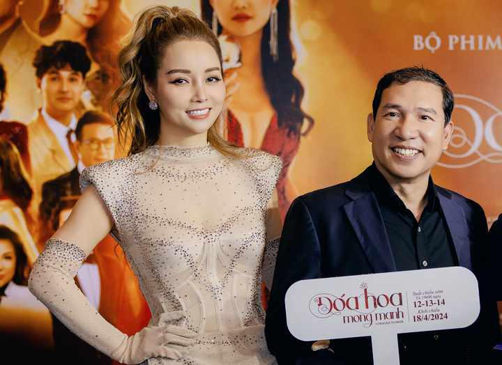 Trong buổi ra mắt phim tại Hà Nội, nhiều nghệ sĩ nổi tiếng cũng góp mặt để chúc mừng đạo diễn, diễn viên Mai Thu Huyền.