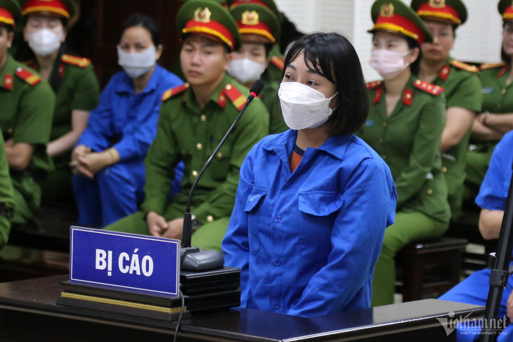 Bị cáo Nguyễn Thị Ngọc Anh tại phiên toà.