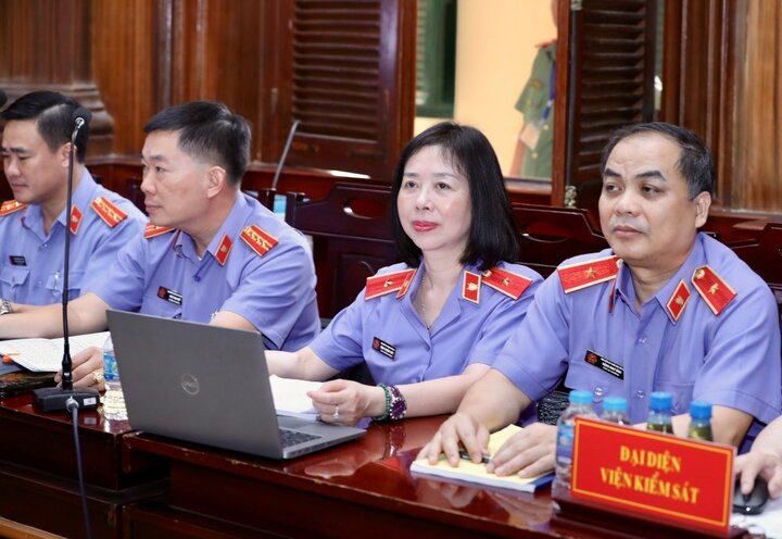 Đại diện VKS tại phiên toà.