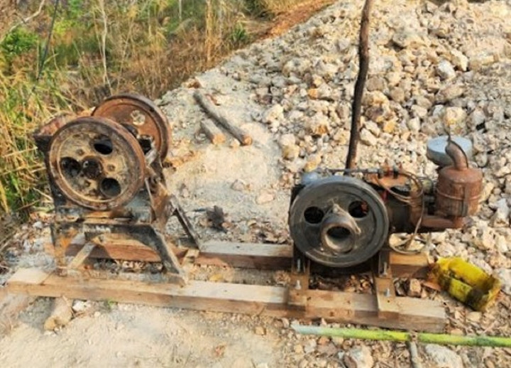 Máy móc dùng khai thác vàng trái phép. (Ảnh: CACC)