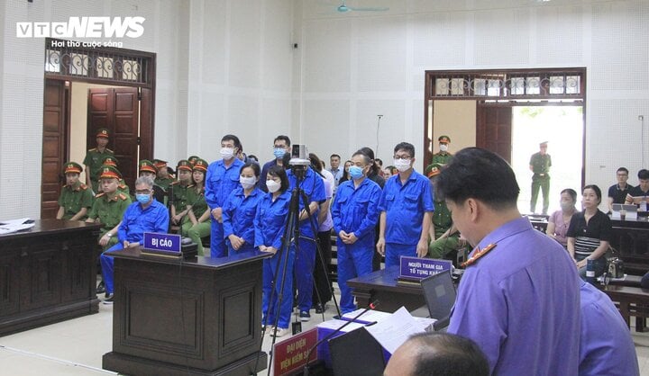 Các bị cáo nghe phần công bố bản luận tội của Viện KSND tỉnh Quảng Ninh