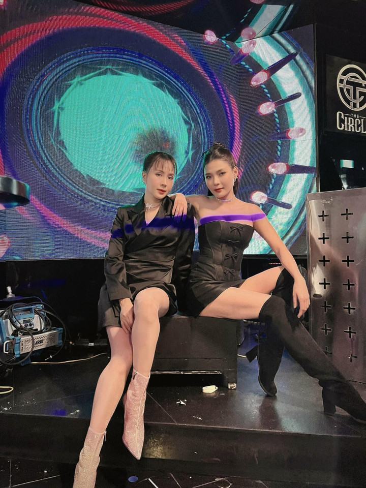 Ngoài đời Hồng Diễm và Thúy Diễm cũng rất thân thiết.